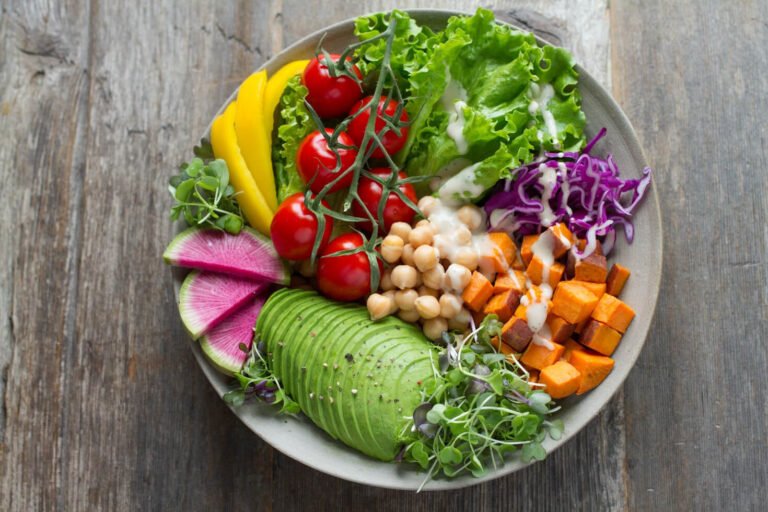 Alimentação saudável e equilibrada: Dicas práticas para o seu dia a dia